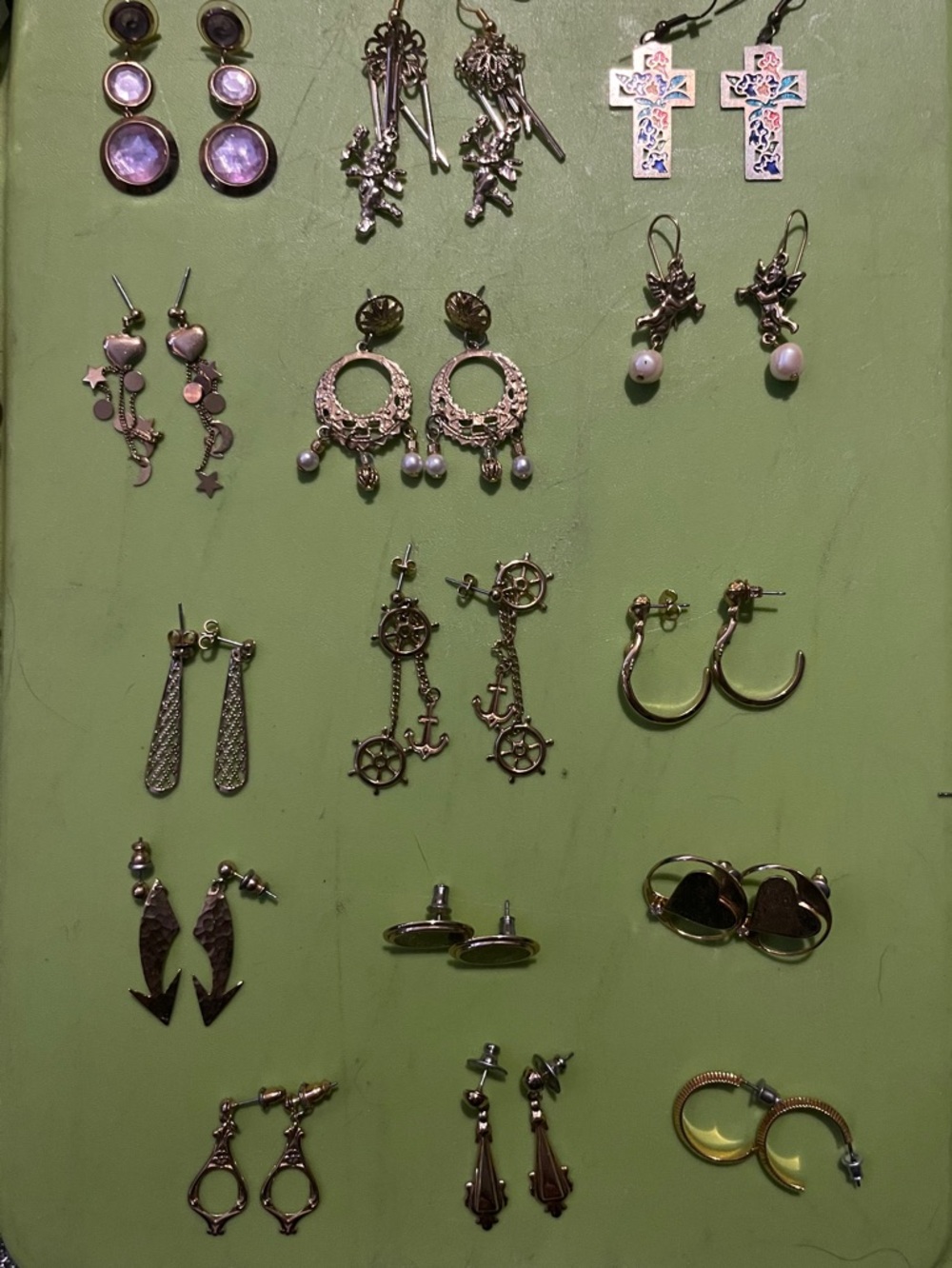 Lot of 15 gold toned earrings variety of fun styles - Picture 1 of 12